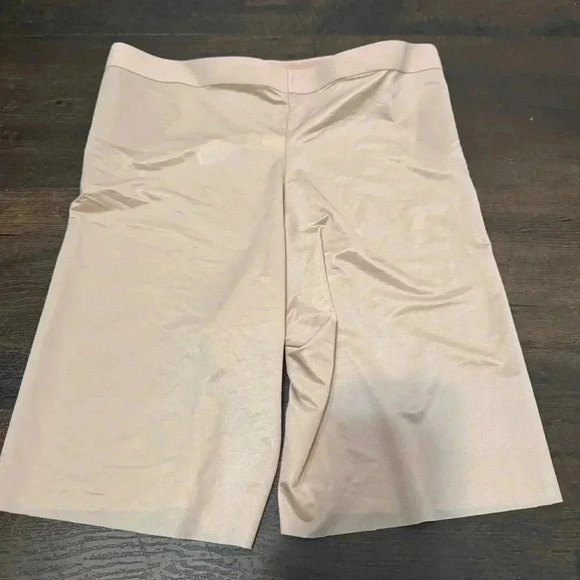 NWOTÂ Spanx Thinstincts 2.0âMid-Thigh Shorts - S - Picture 4 of 6